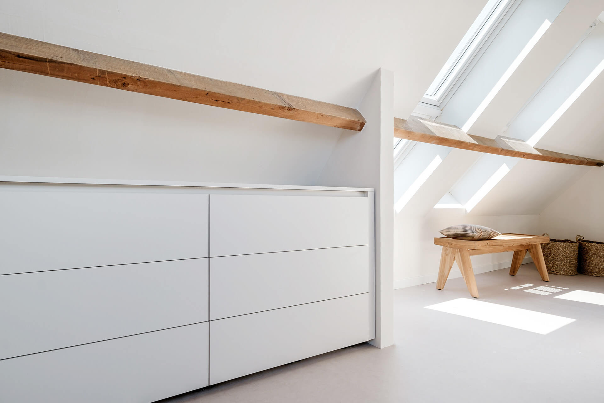 commode met lades op maat voor de zolder van maatkastenonline