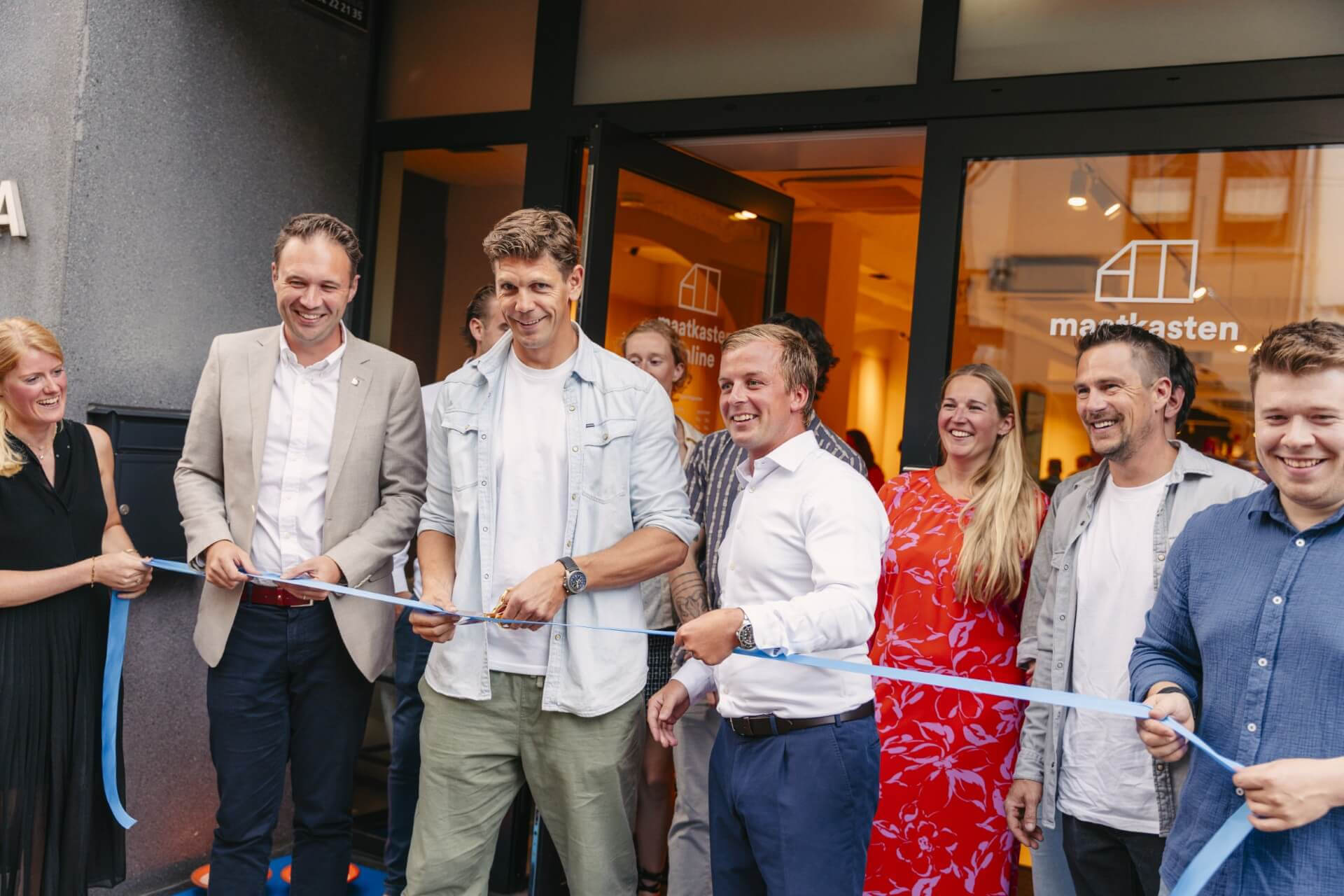 Oprichters Nick Van Kranenburg en Loic Van Laeken openen met trots de eerste showroom in Antwerpen.