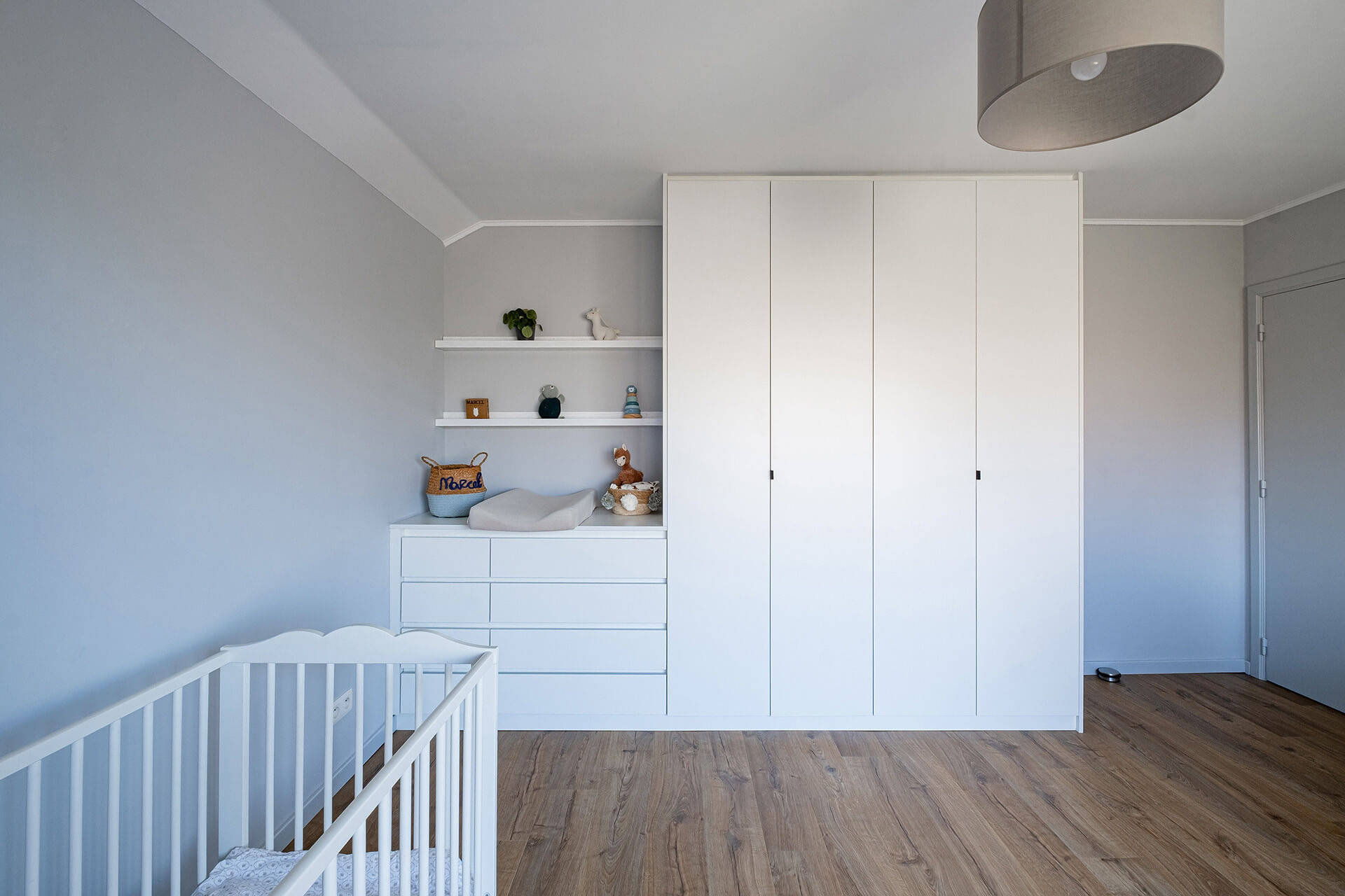 Witte dressing maatkast voor de kinderkamer van maatkasten online